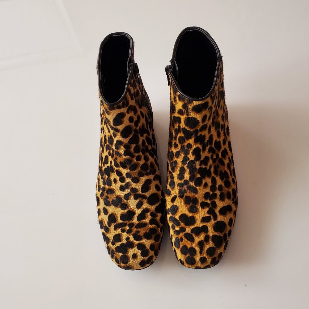 Nine West Huggins Leopard Print Genuine Calf Hair Ankle Booties Size 7.5 US
